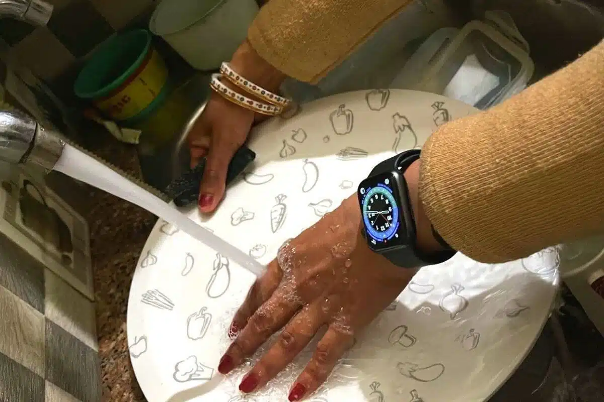 Washing Dishes With Apple Watch On