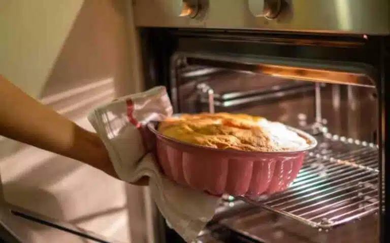 Use Silicone Baking Pans in a Toaster Oven