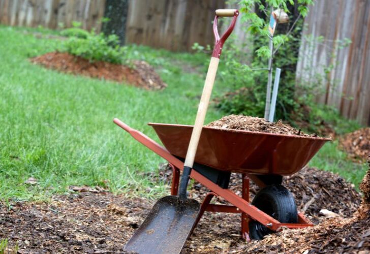 How Much Does A Yard Of Mulch Weigh? (Answered)