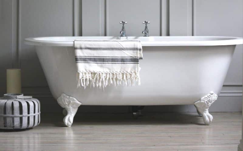 do acrylic bathtubs need insulation
